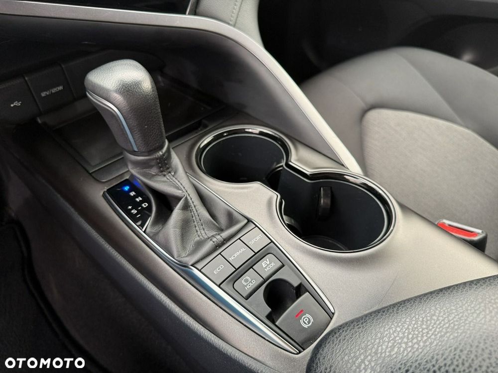 Toyota Camry - 19