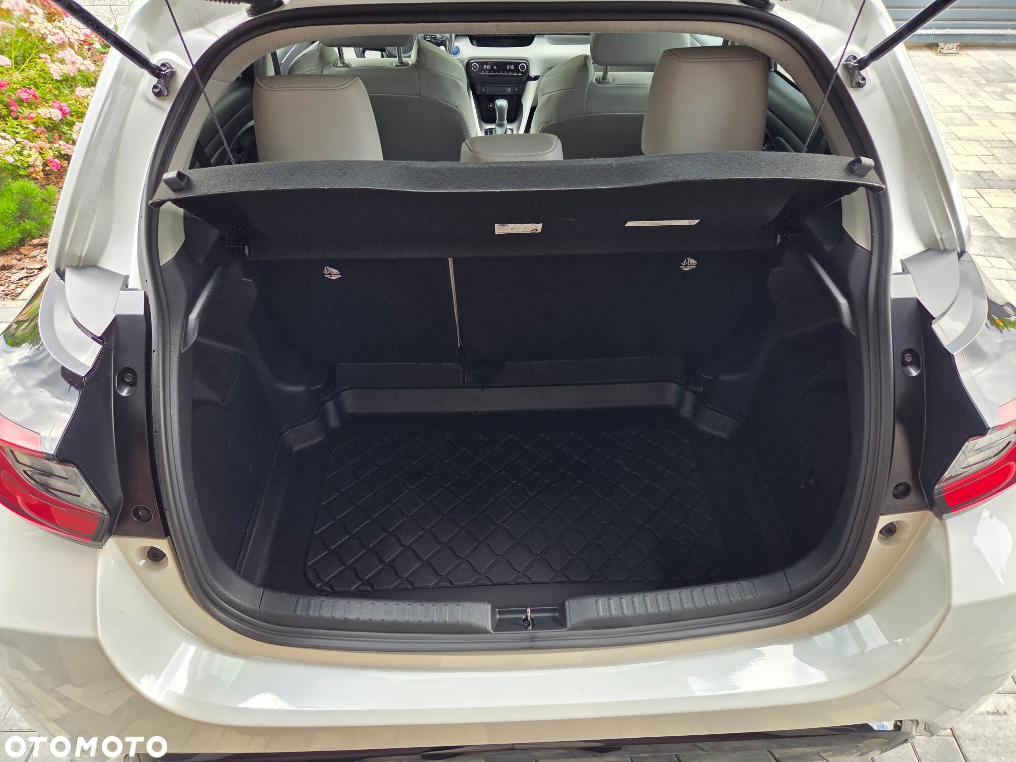 Toyota Yaris Hybrid 1.5 Executive - 13