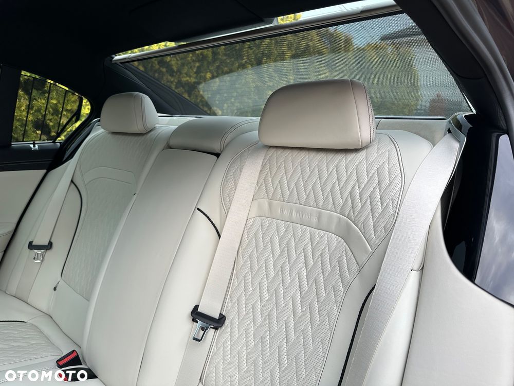 BMW Seria 7 745Le xDrive - 18