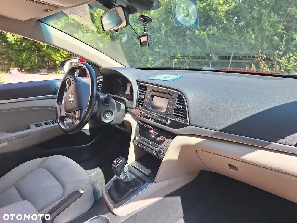Hyundai Elantra 1.6 Style - 4