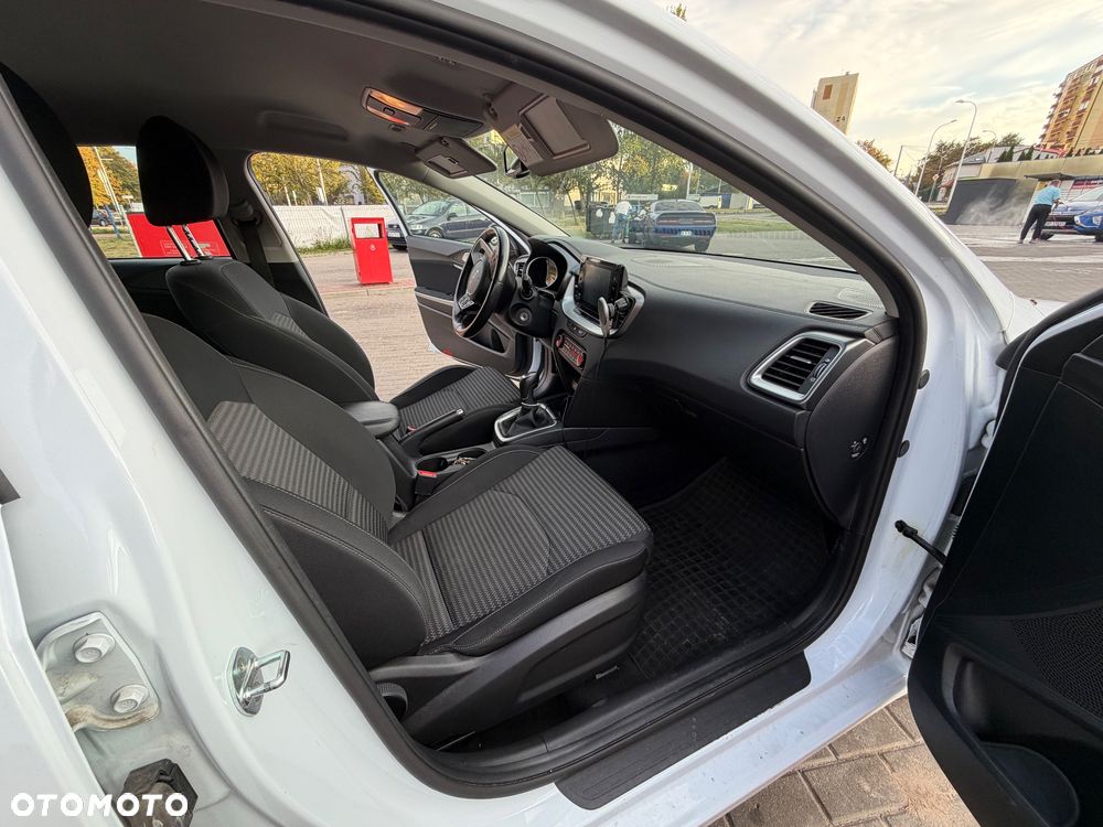 Kia Ceed 1.5 T-GDI M - 12