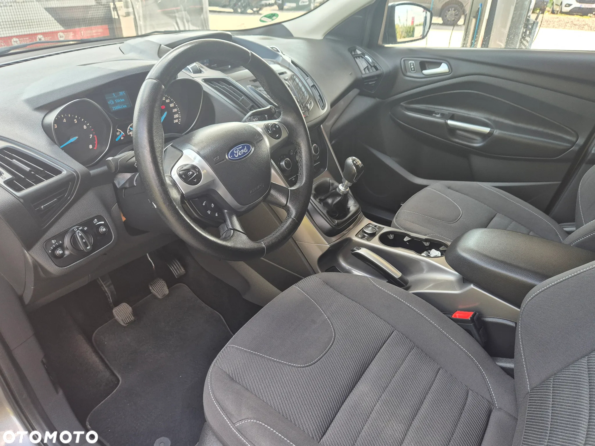 Ford Kuga - 25