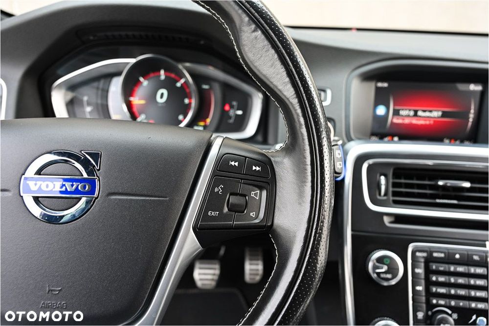 Volvo V60 D3 R-Design - 21