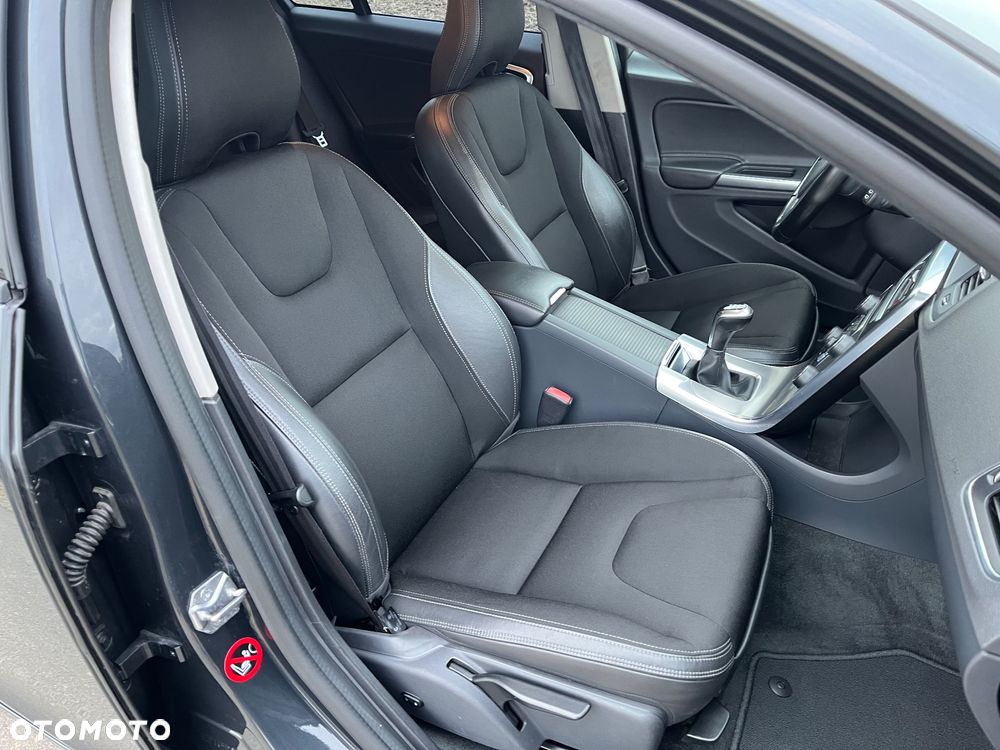 Volvo V60 D3 Drive-E Dynamic Edition (Momentum) - 28