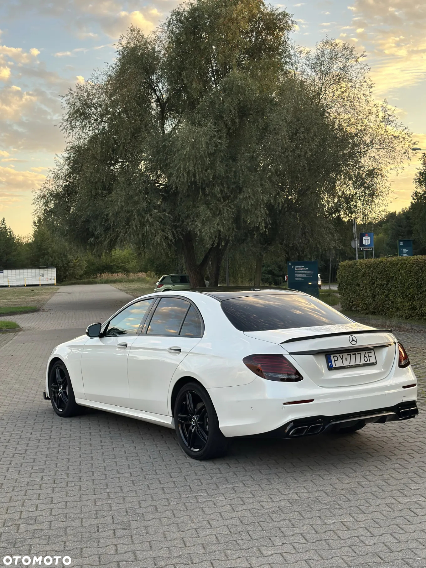 Mercedes-Benz Klasa E 300 9G-TRONIC - 11