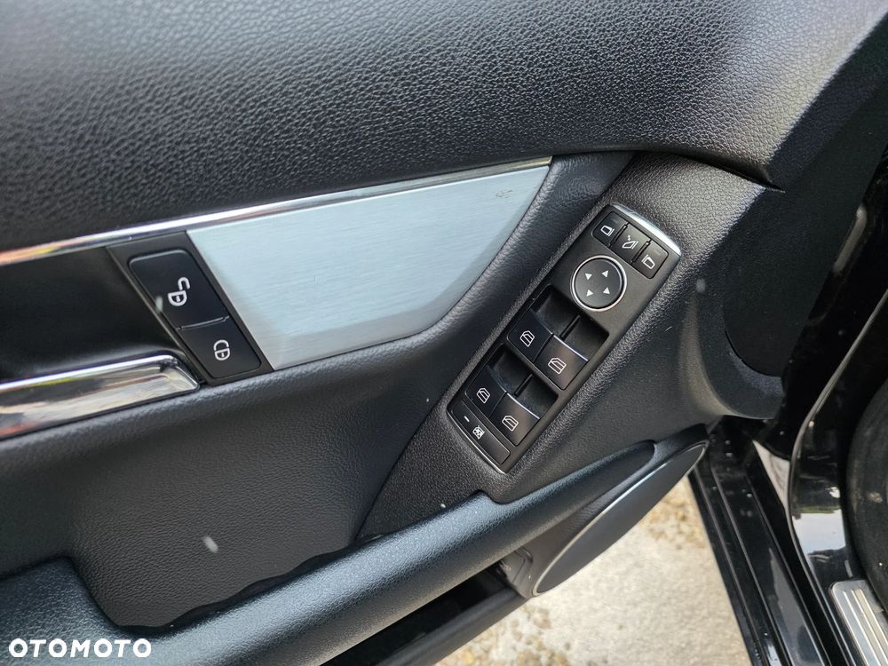 Mercedes-Benz Klasa C 180 BlueEFFICIENCY Avantgarde - 16