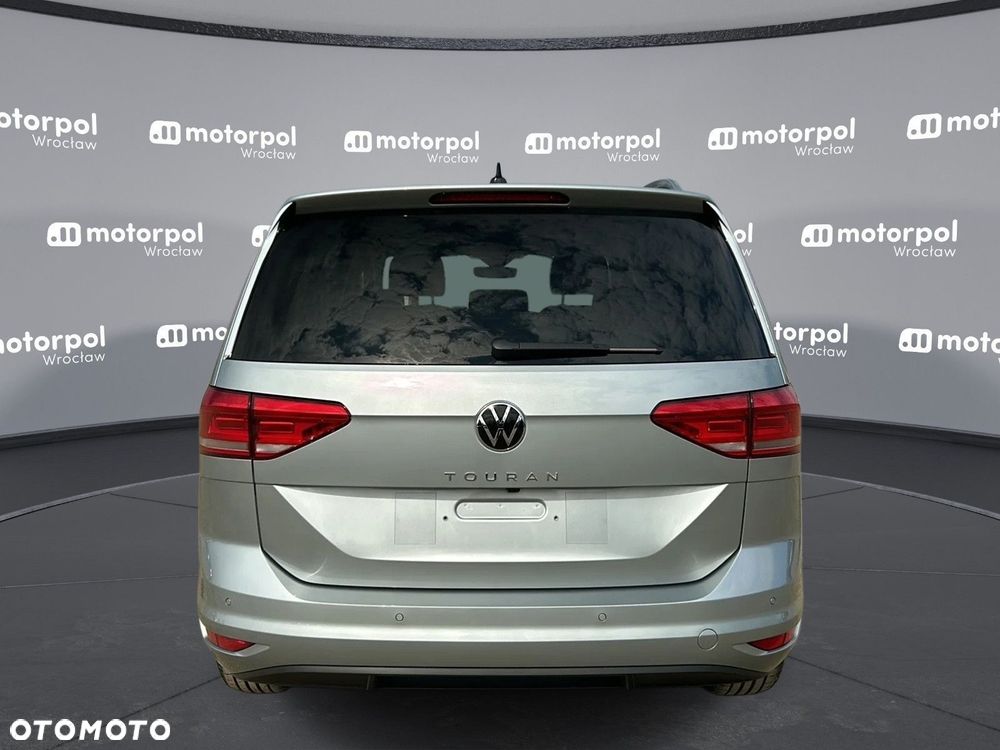 Volkswagen Touran - 10