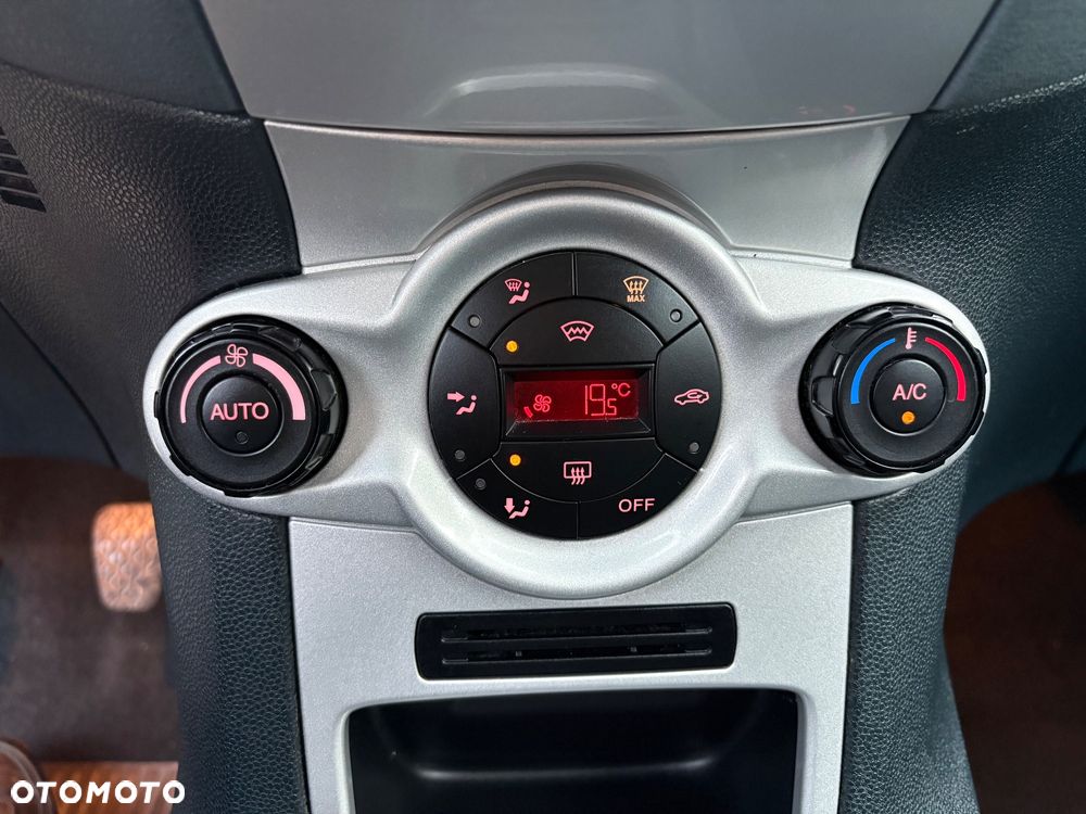 Ford Fiesta 1.4 Champions Edition - 17