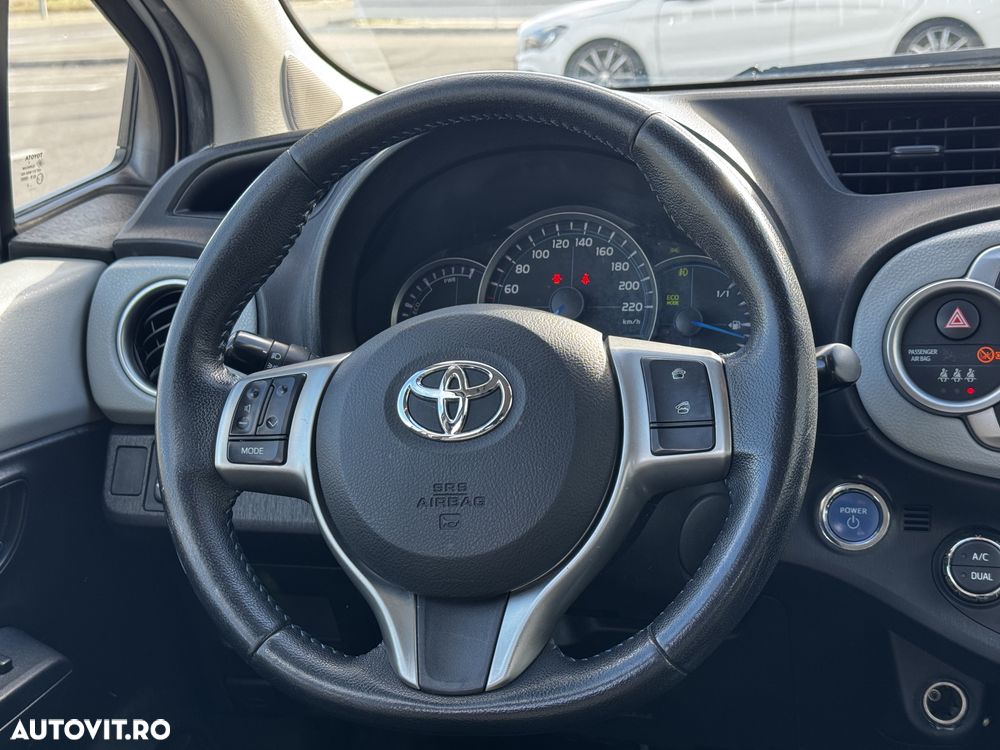 Toyota Yaris - 10