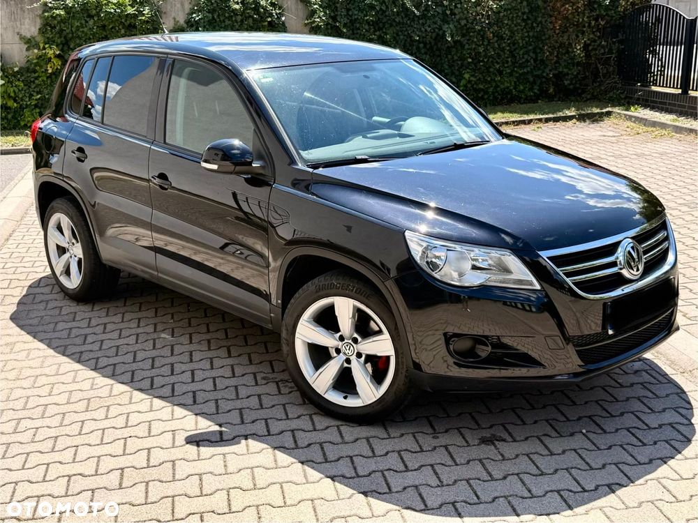 Volkswagen Tiguan - 1
