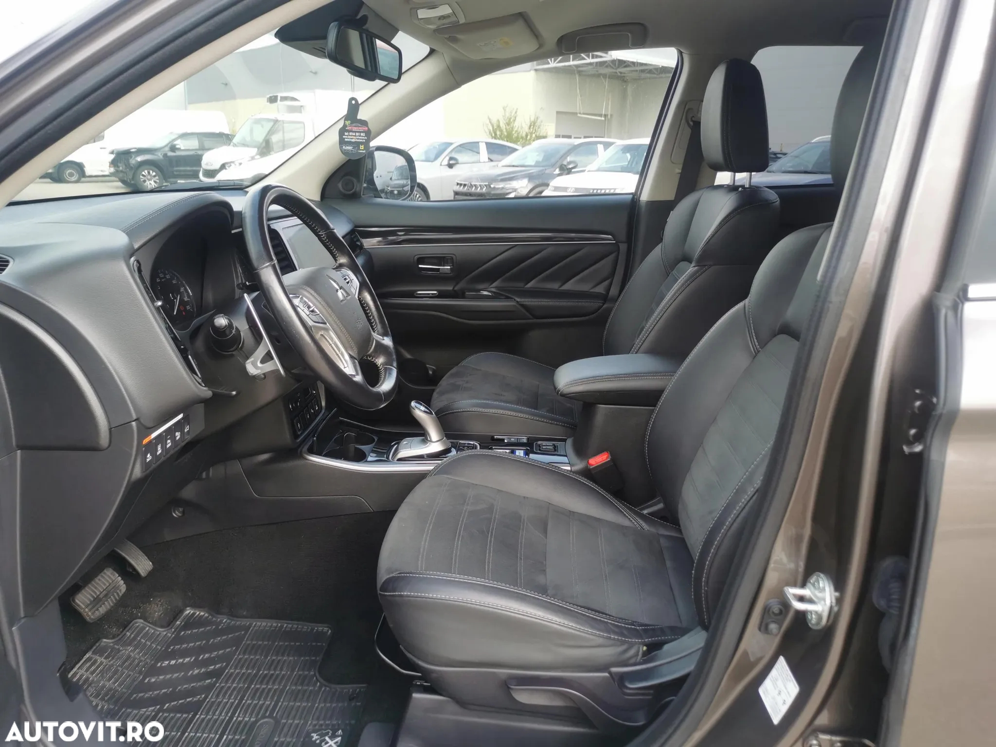 Mitsubishi Outlander PHEV 2.4 L 4X4 Invite - 14