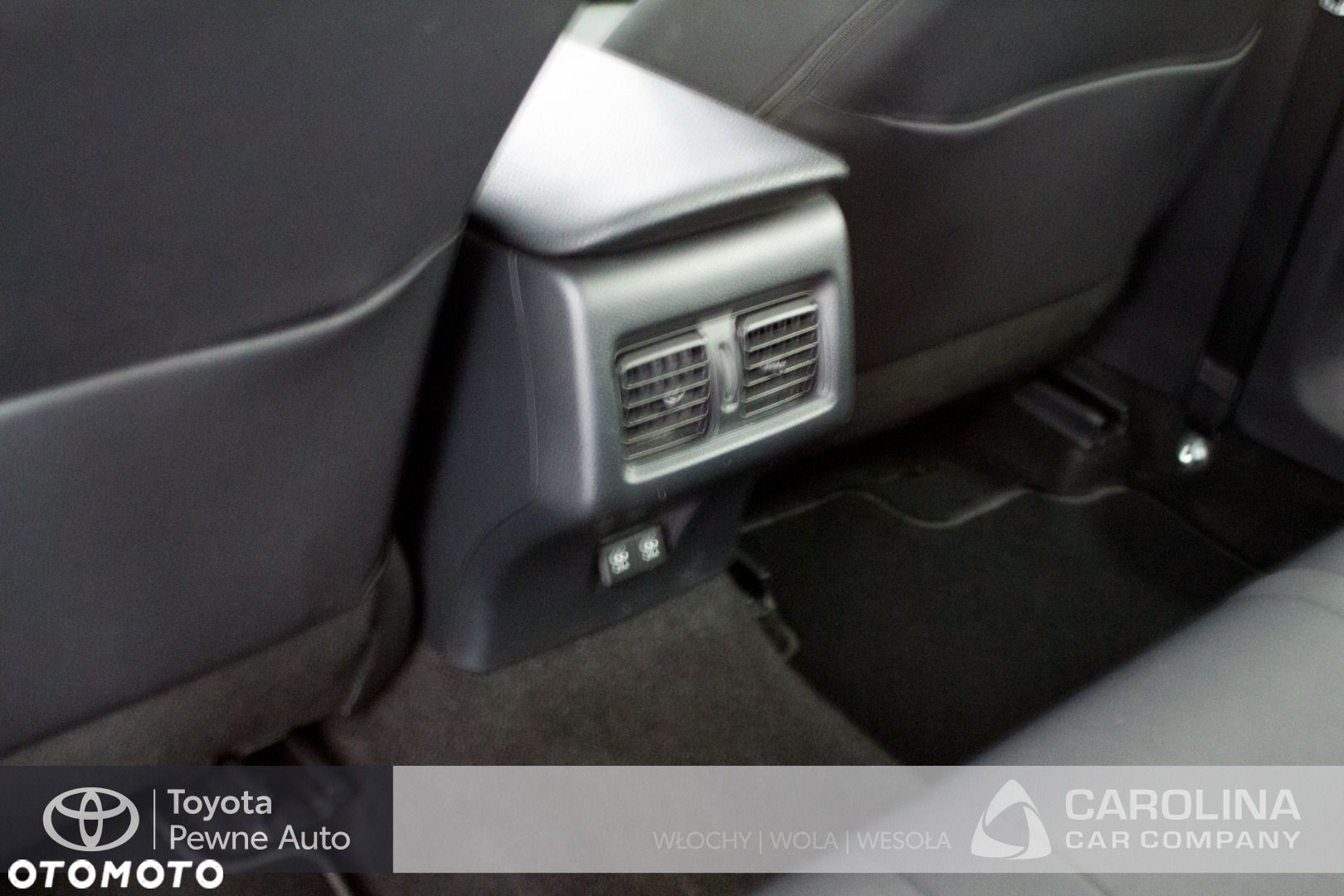 Toyota Camry - 12