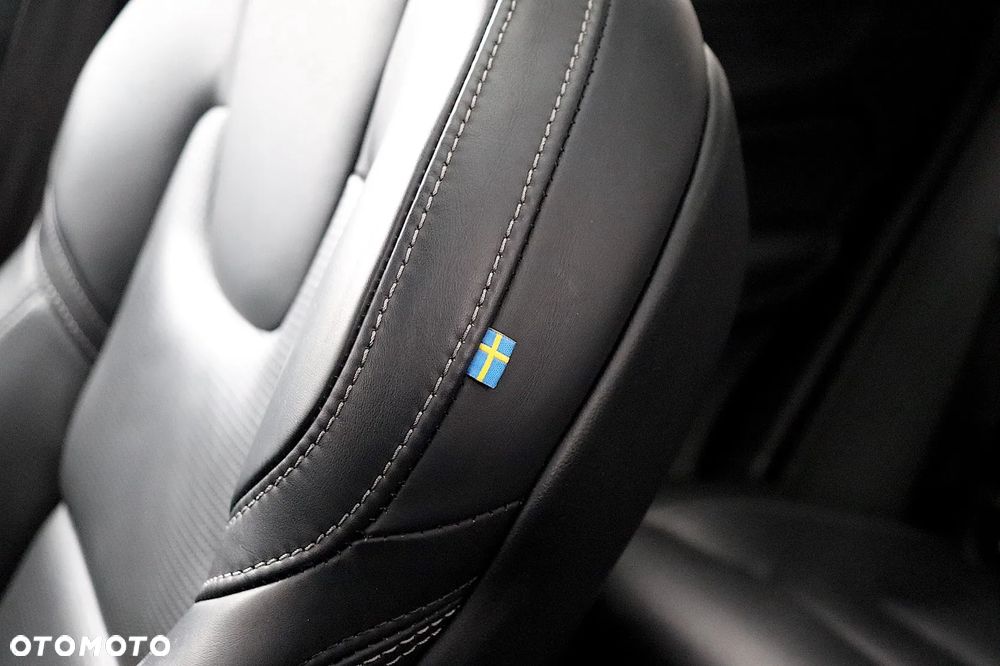 Volvo XC 60 B5 B AWD Ultra Black Edition - 23