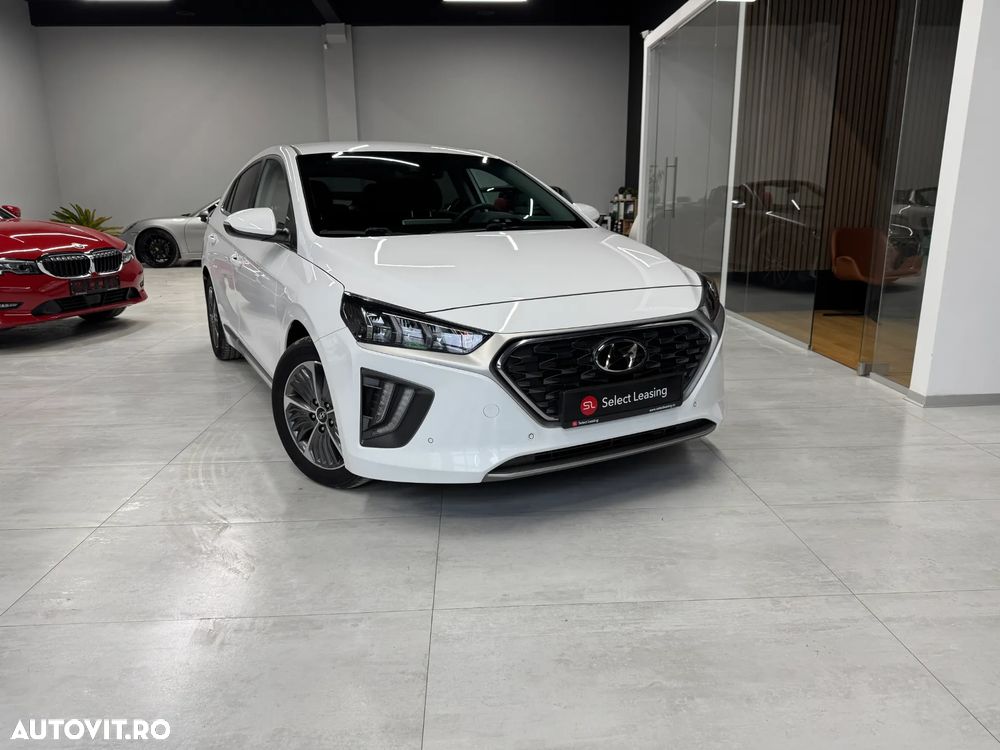 Hyundai IONIQ - 3