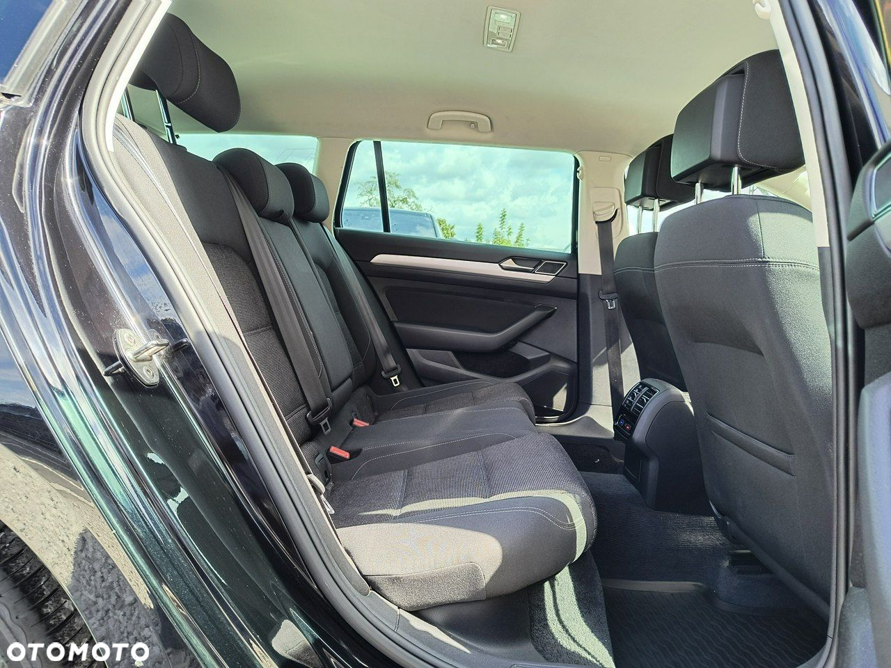 Volkswagen Passat - 15