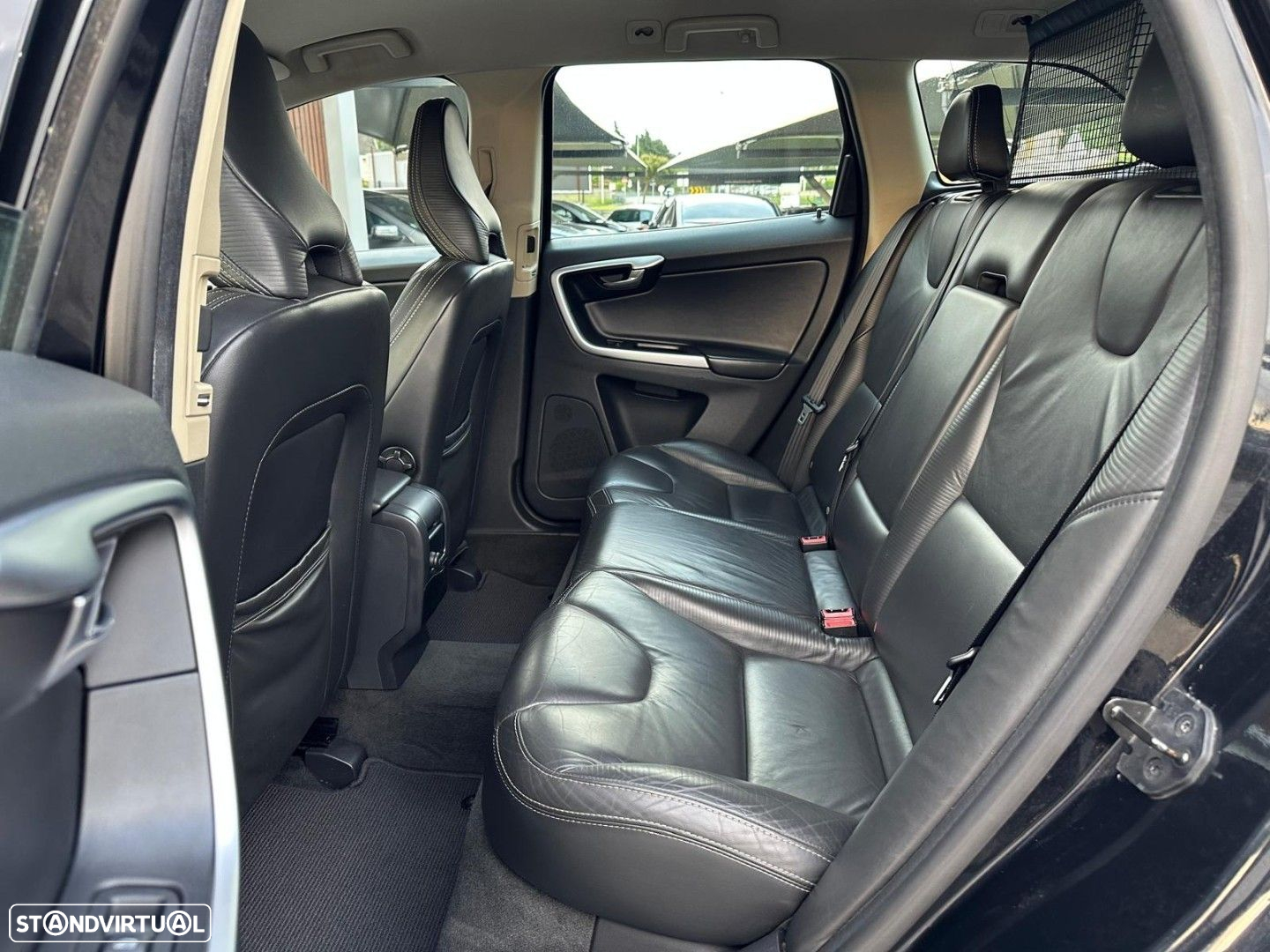 Volvo XC 60 2.0 D3 Drive R-Design - 29