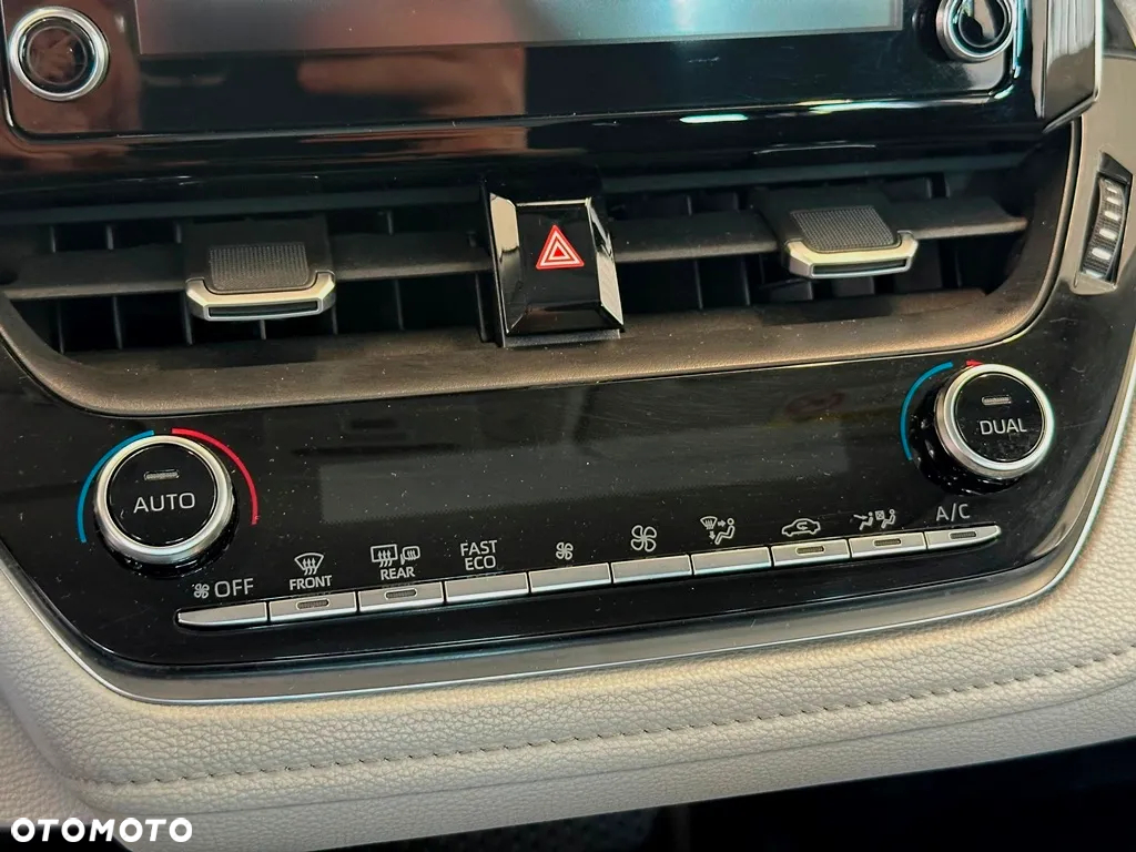 Toyota Corolla 2.0 Hybrid Comfort - 25