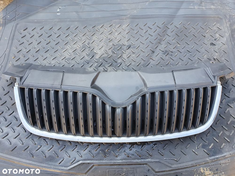 SKODA ROOMSTER FABIA II GRILL ATRAPA ZDERZAKA PRZÓD 5J0853668A RAMKA CHROM - 1