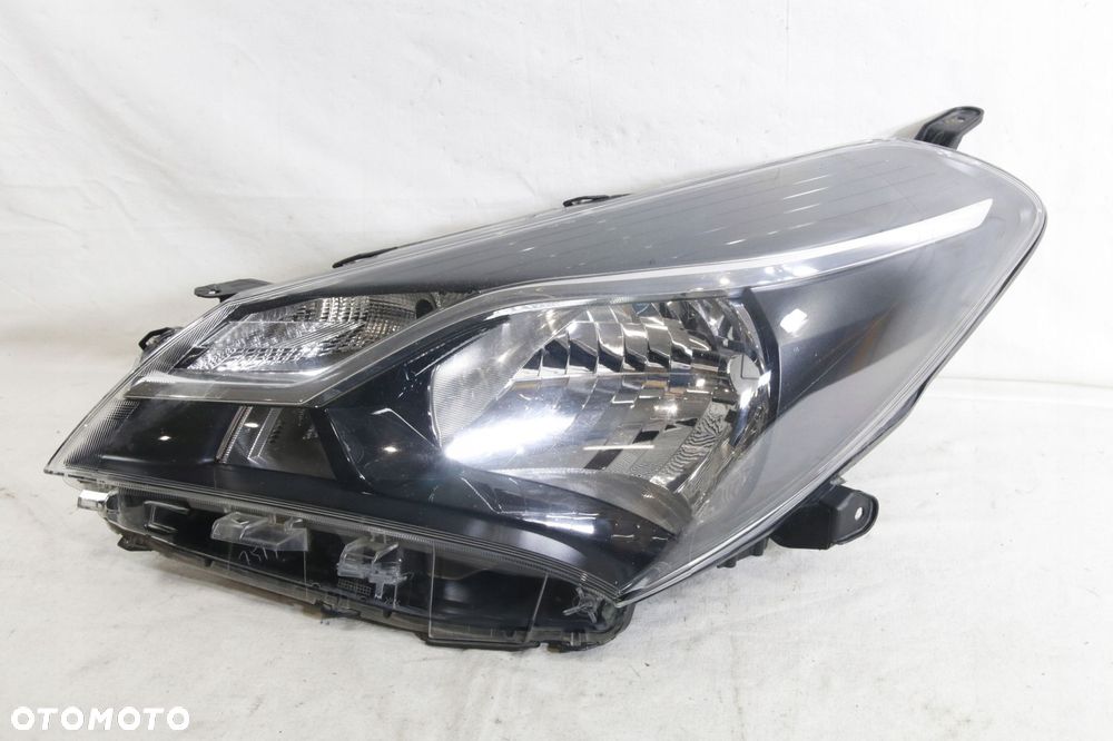 reflektor lampa zwykła europa oryginał toyota yaris iii 3 lift 2017-2020