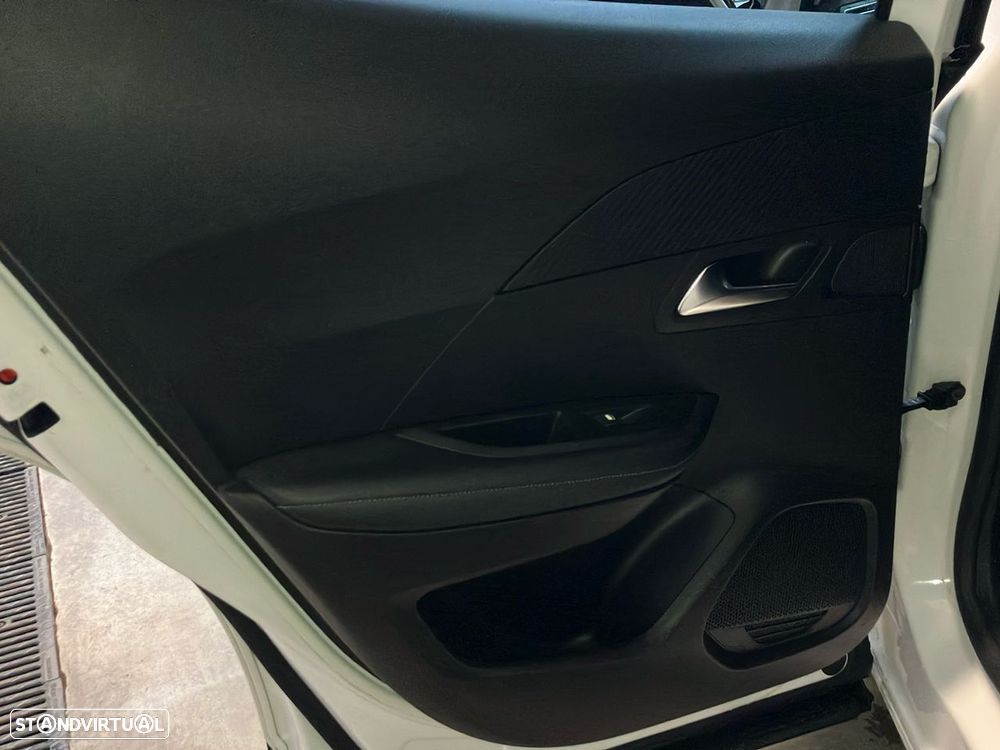 Peugeot 2008 1.2 PureTech Allure - 20