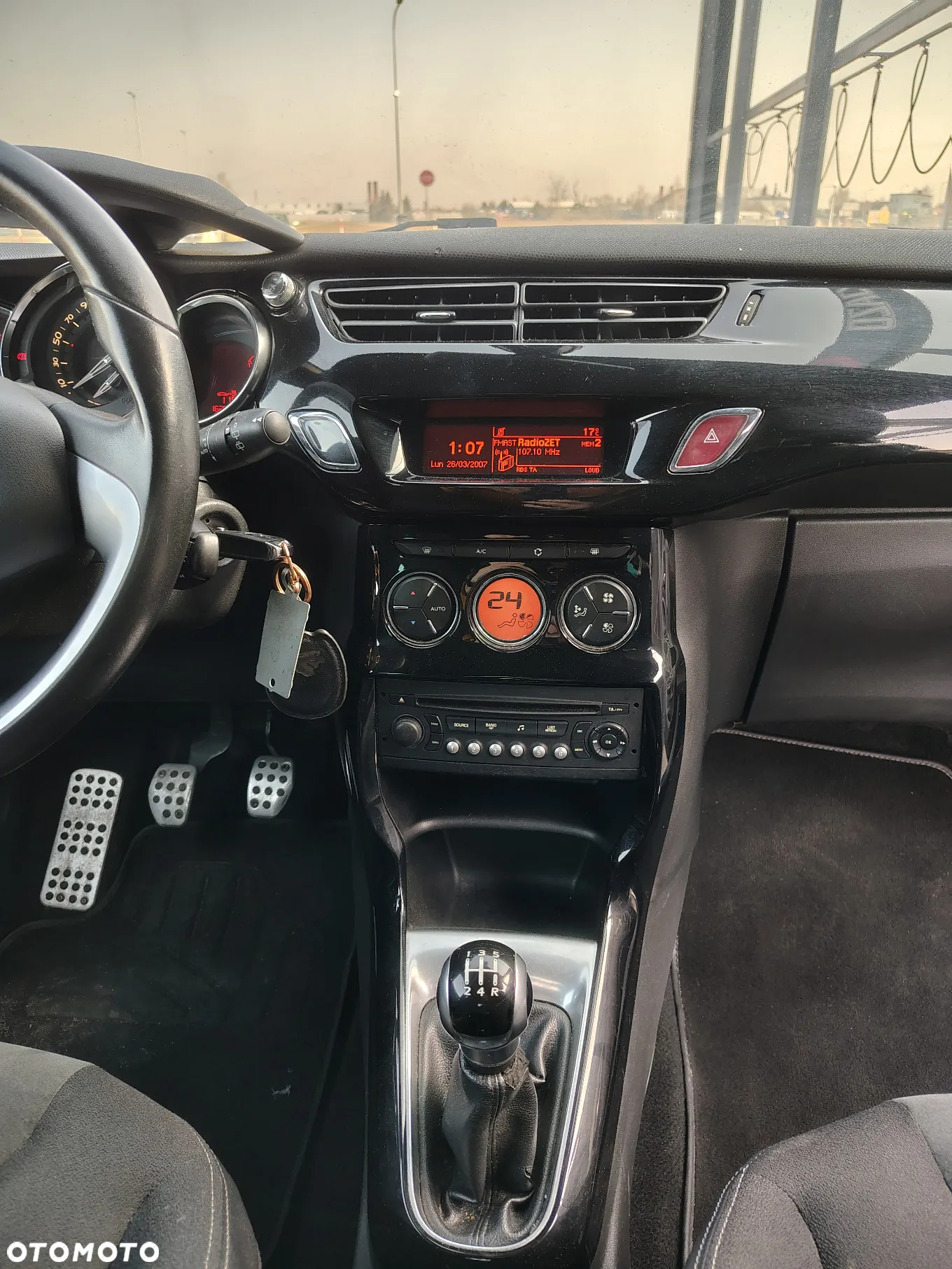 Citroën DS3 HDi 90 FAP SoChic - 19