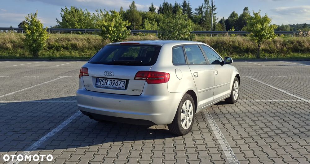 Audi A3 Sportback 1.6 TDI DPF Ambiente - 3
