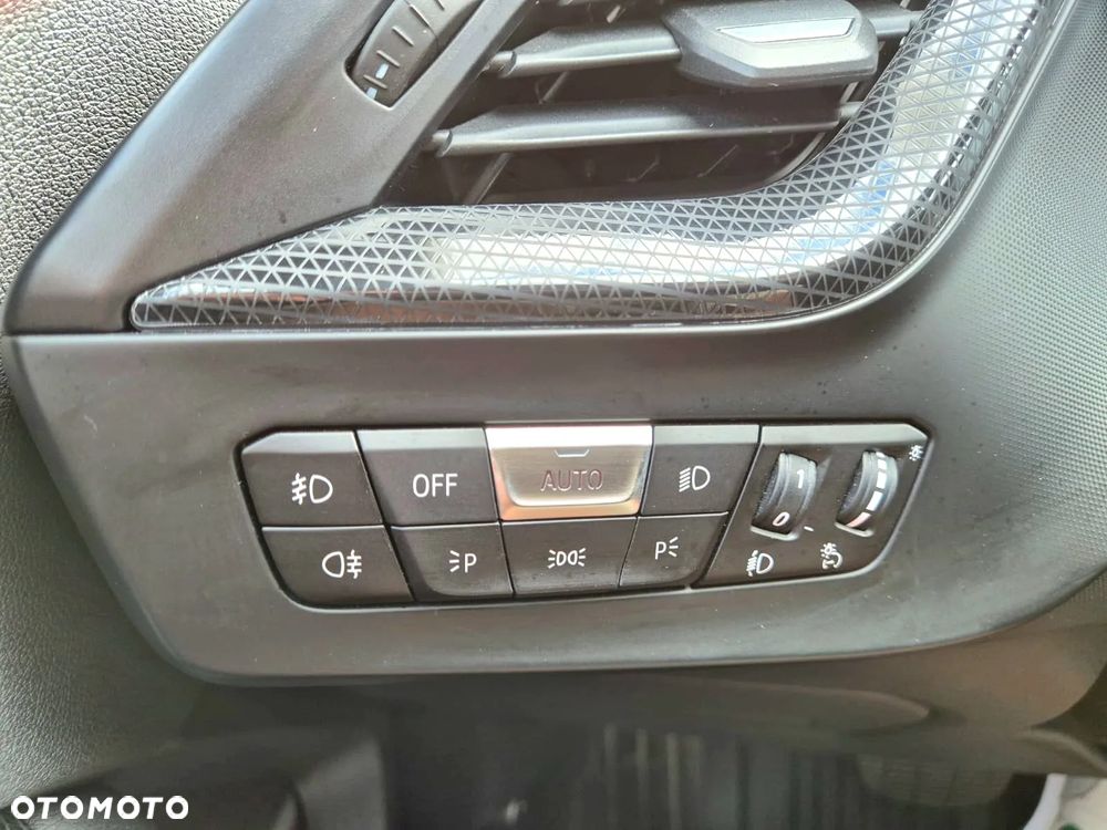 BMW Seria 1 120i Sport Line - 30