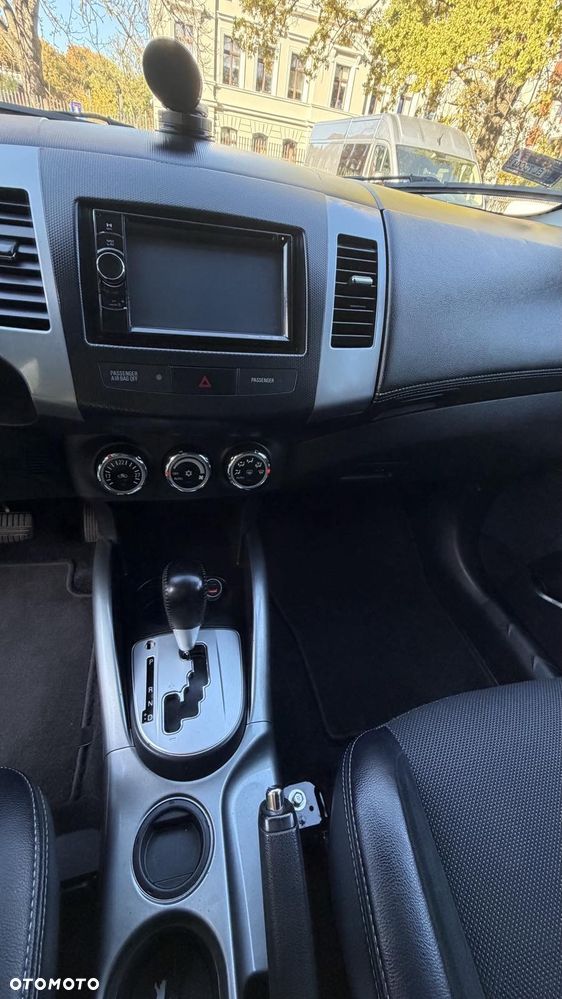 Mitsubishi Outlander - 3
