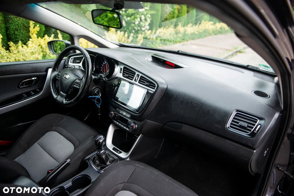 Kia Ceed 1.6 GDI ISG Vision - 38