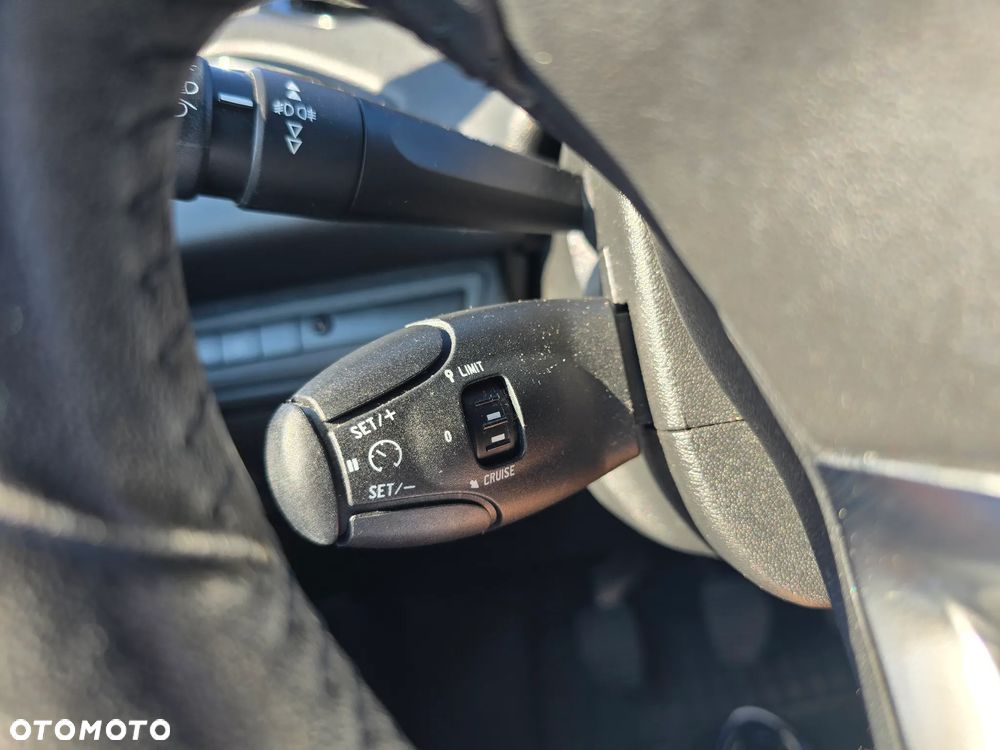 Peugeot 208 1.2 PureTech Style - 28