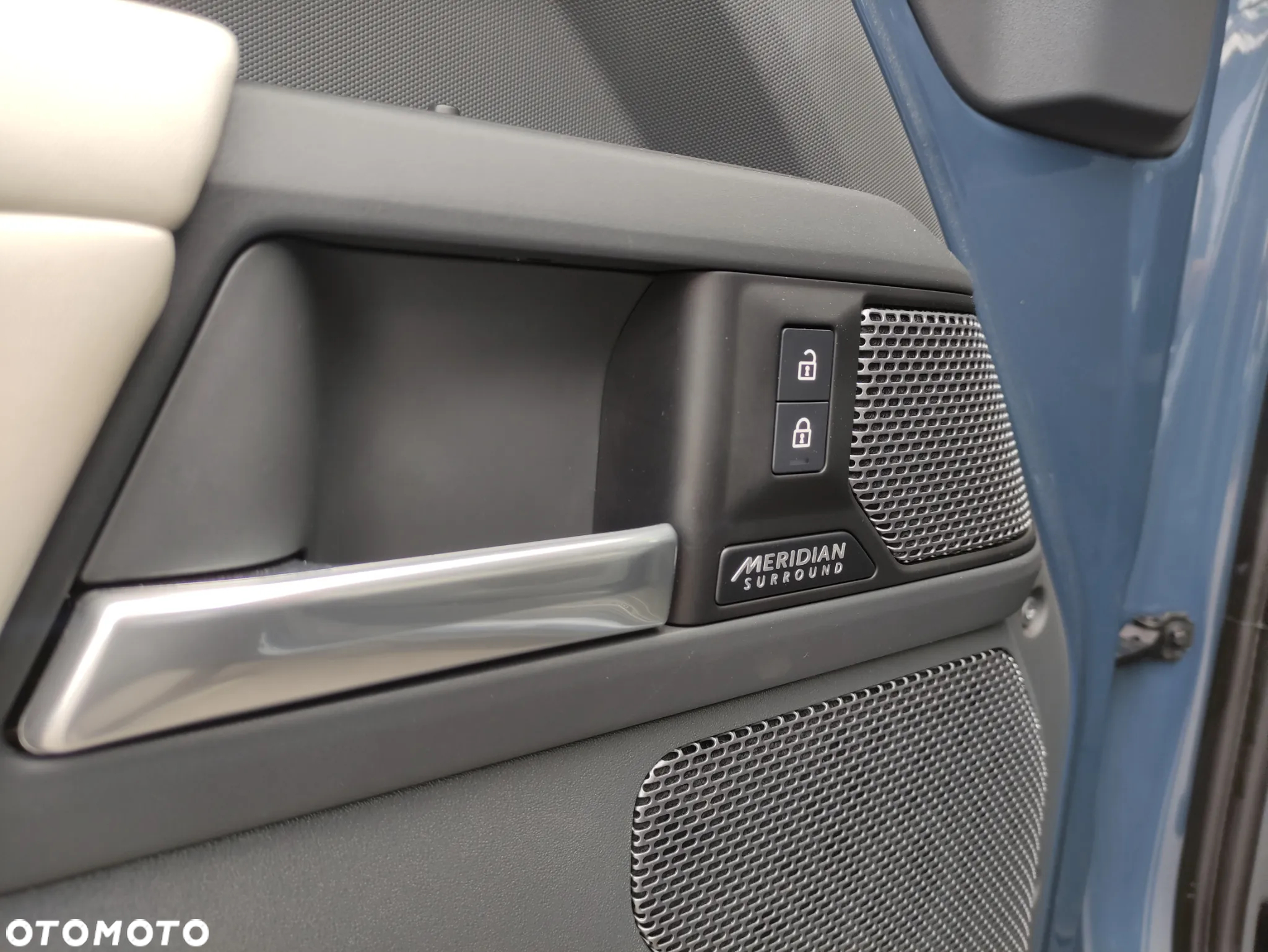 Land Rover Defender - 17