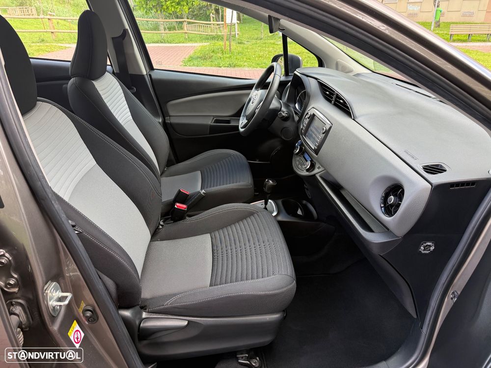 Toyota Yaris 1.5 HSD Comfort+P.Style - 28