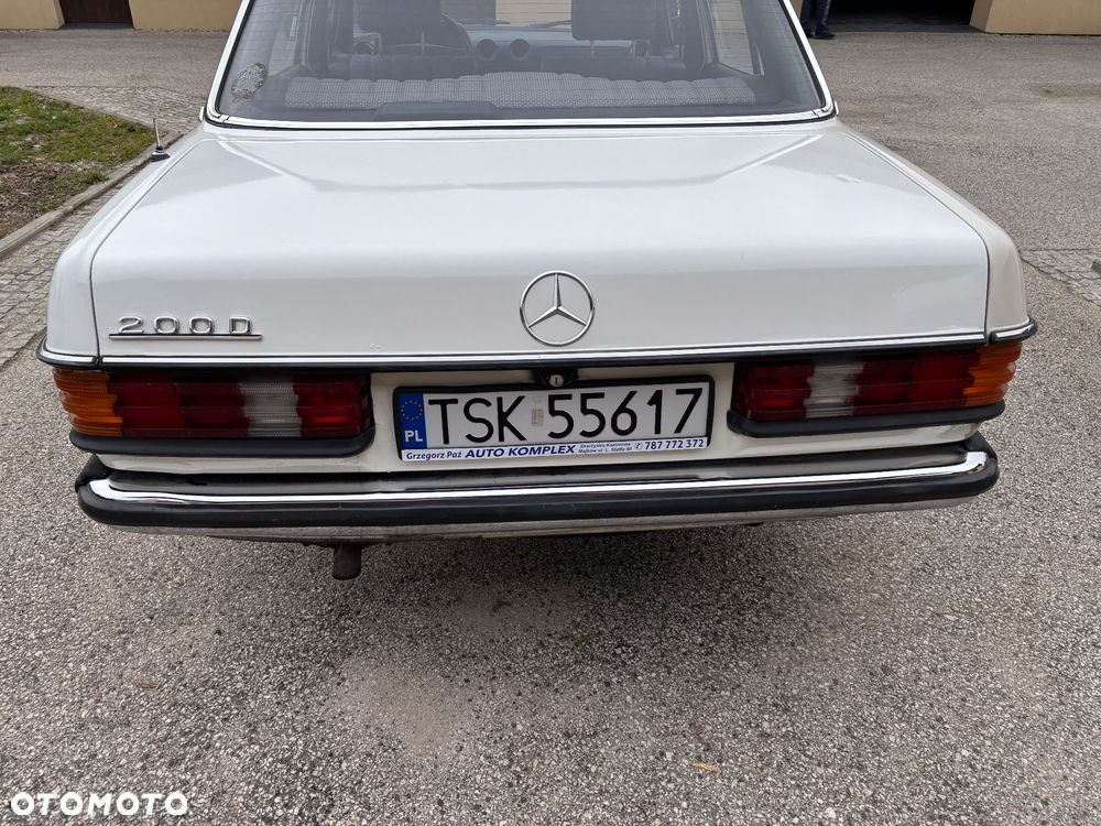 Mercedes-Benz W123 - 24
