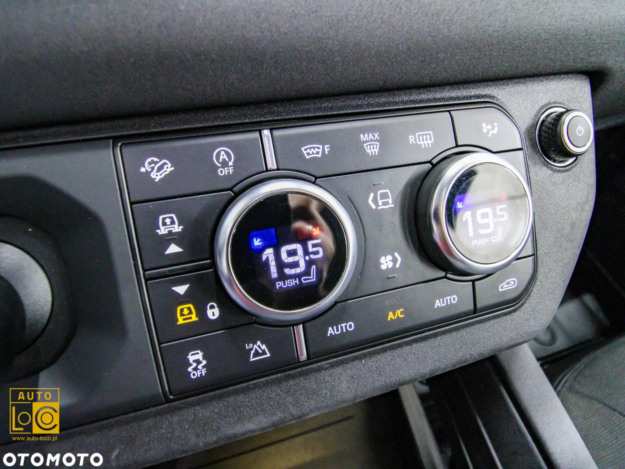 Land Rover Defender 90 D250 HSE - 31