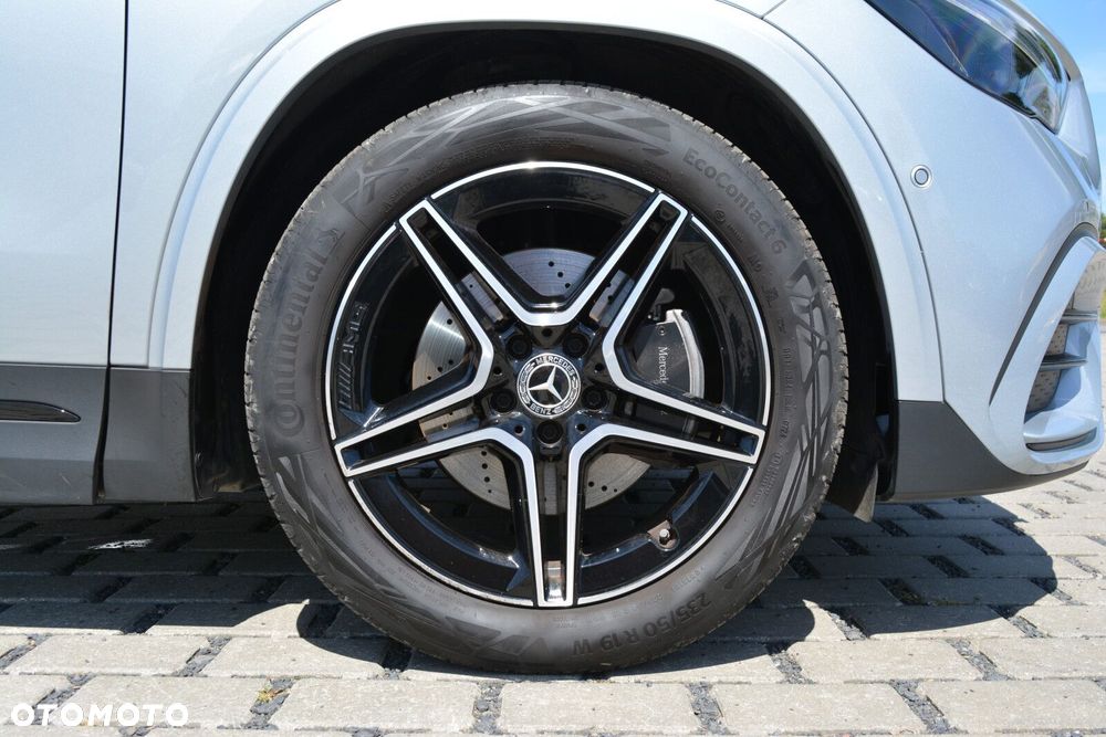 Mercedes-Benz GLA - 11