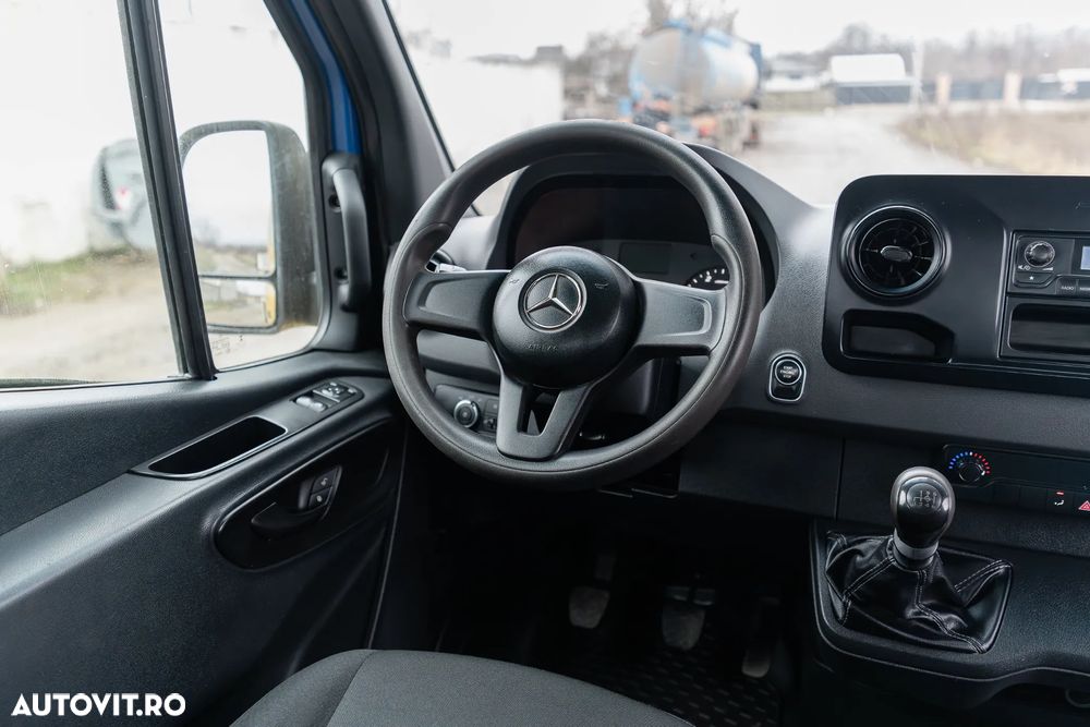 Mercedes-Benz Sprinter - 13