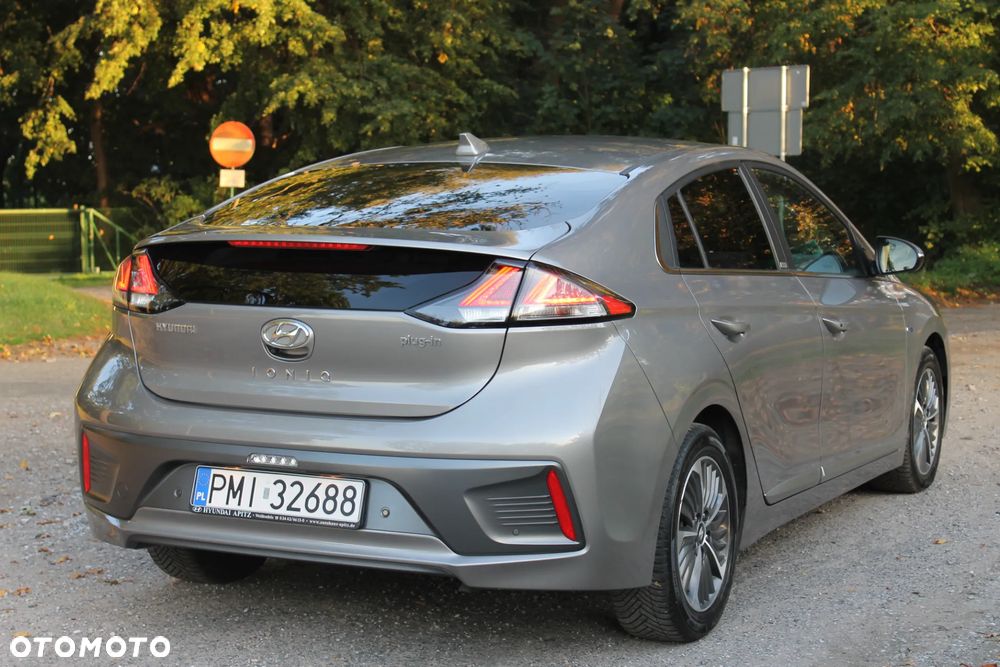 Hyundai IONIQ - 19