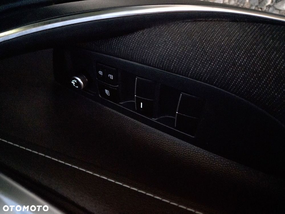 Toyota Corolla 1.8 Hybrid Comfort - 22