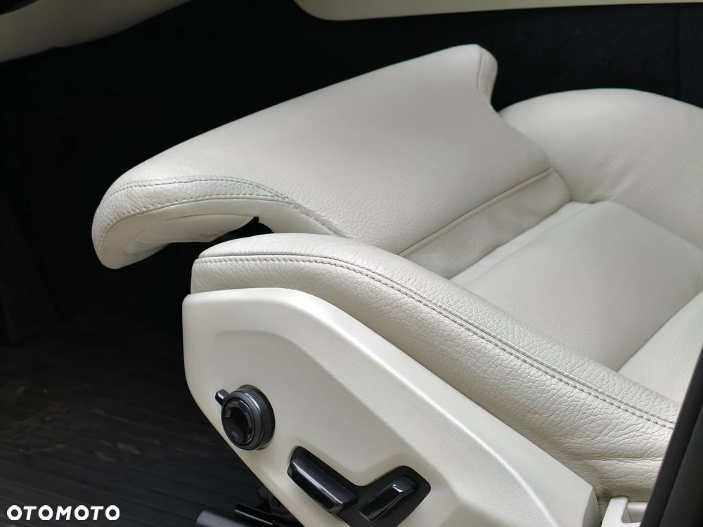 Volvo XC 60 B4 D AWD Plus Bright - 35