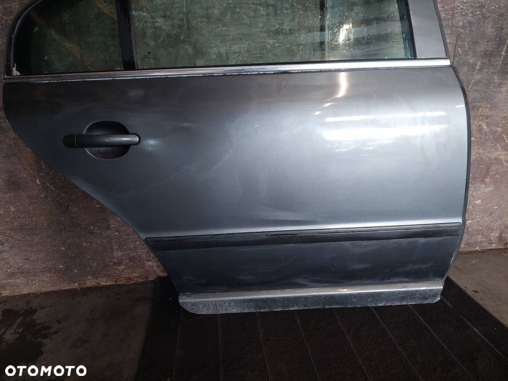 DRZWI KOMPLETNE PRAWY TYŁ SKODA SUPERB I 9152 - 2