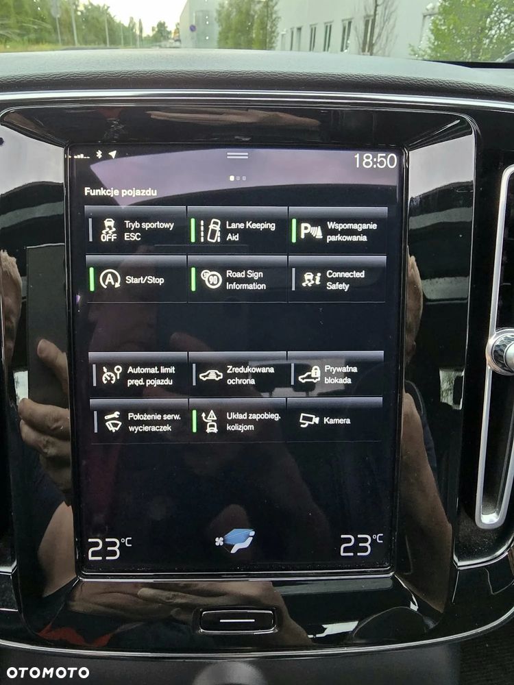 Volvo XC 40 B4 B AWD R-Design - 28