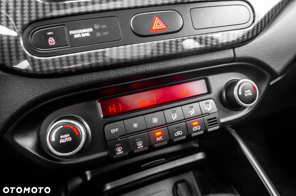 Kia Carens 1.7 CRDi Business Line 7os 7DCT - 37