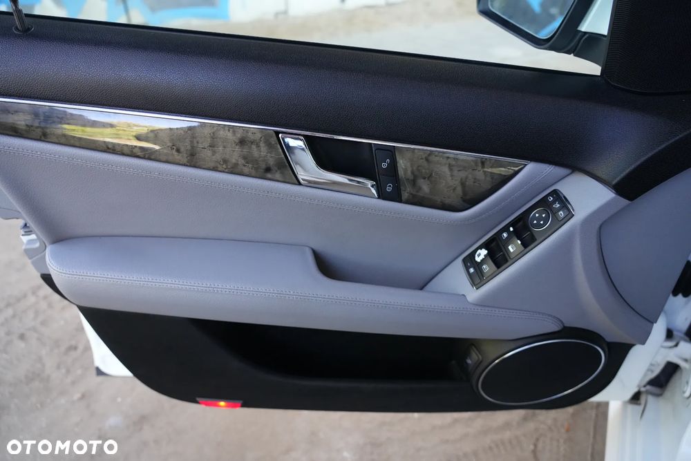 Mercedes-Benz Klasa C 350 7G-TRONIC SPORT EDITION - 12