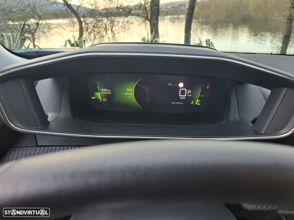 Peugeot 2008 1.5 BlueHDi Allure Pack EAT8 - 25