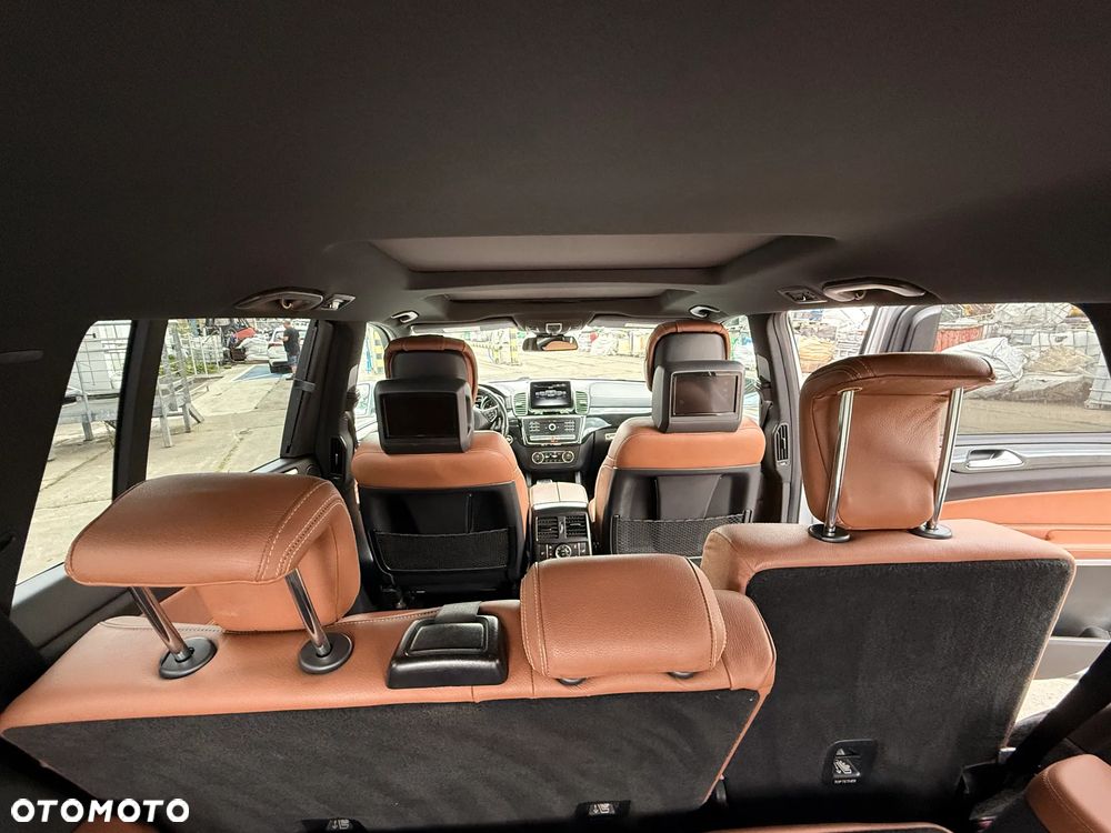 Mercedes-Benz GLS - 12