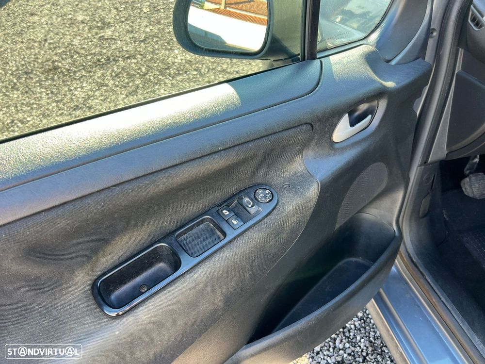 Peugeot 207 1.4 16V Active - 22