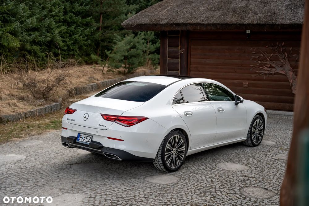 Mercedes-Benz CLA 250 4-Matic 7G-DCT - 5