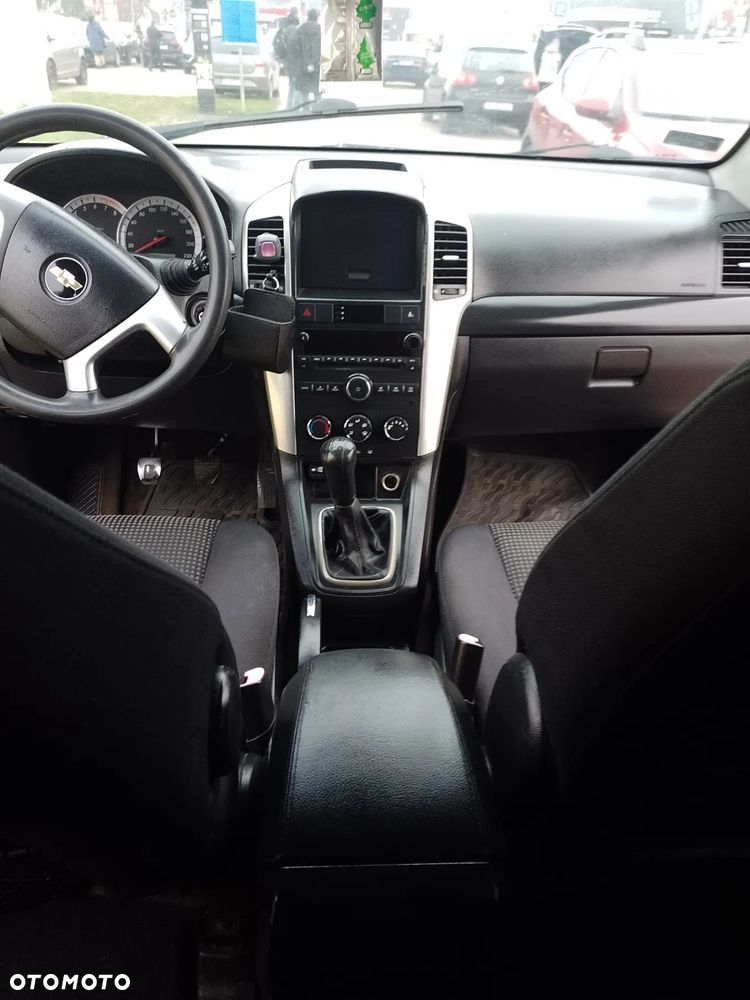 Chevrolet Captiva 2.4 LS 5os - 15