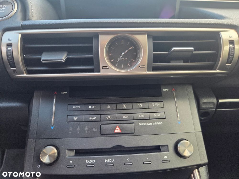 Lexus IS 200t Elegance - 22