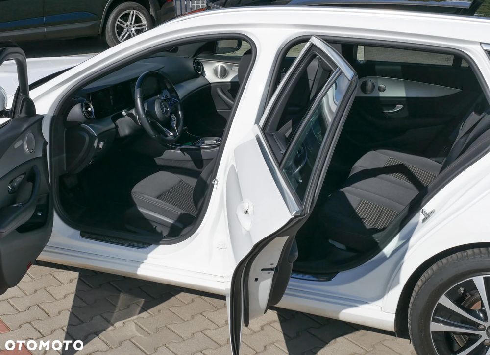 Mercedes-Benz Klasa E 300 de 9G-TRONIC - 21